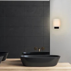 Straluma Badkamerwandlamp zwart met opaal glazen kap><noscript><img width=