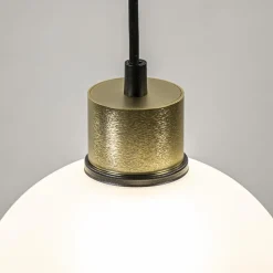 Straluma Chique 3-lichts hanglamp rond zwart-goud + opaal glas></noscript> Eettafellampen|Pendel Lampen