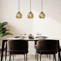 Straluma Chique 3-lichts hanglamp zwart/goud met amber glas></noscript> Eettafellampen|Pendel Lampen
