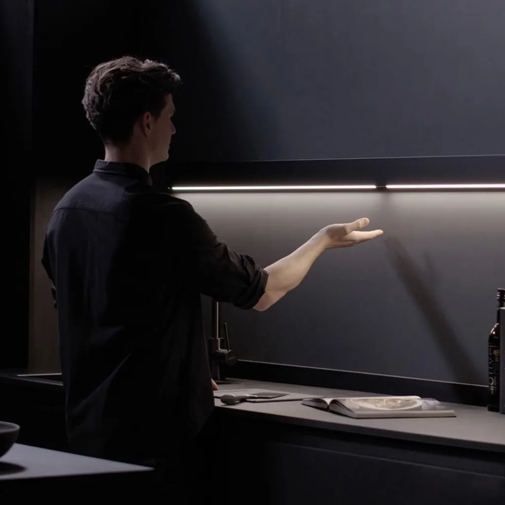 Straluma Design LED wandlamp zwart met Gesture Control 180 cm> Wandlampen|LED Wandlampen