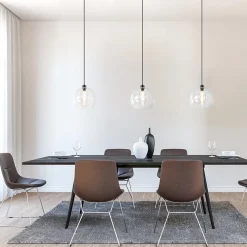 Straluma Grote 3-lichts hanglamp met helder glas en zwarte balk></noscript> Eettafellampen|Pendel Lampen