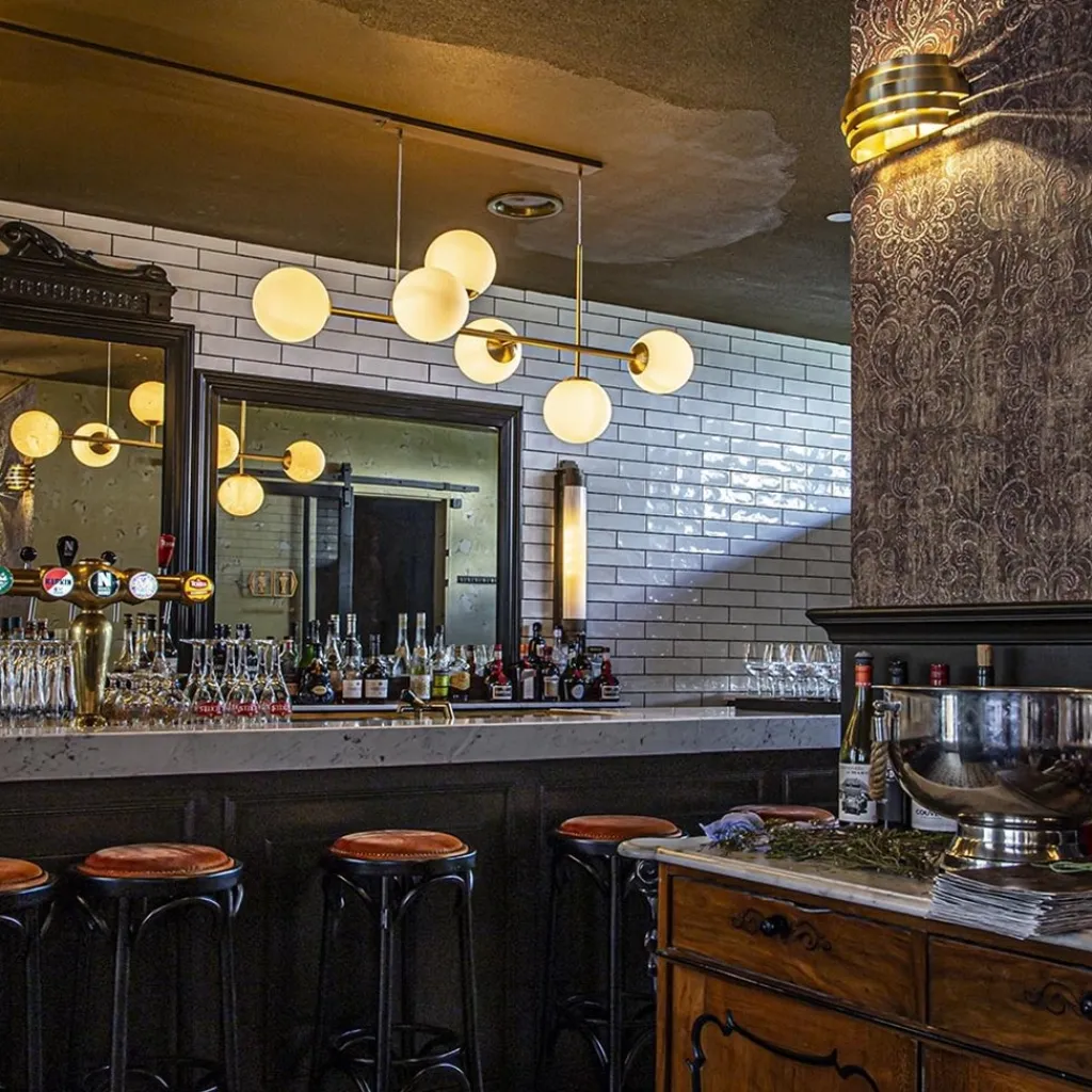 Straluma Hanglamp 6L brass met opaal bolglas> Eettafellampen|Keukenverlichting