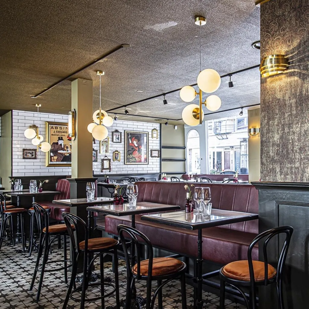 Straluma Hanglamp 4L brass met opaal bolglas> Keukenverlichting|Hanglampen