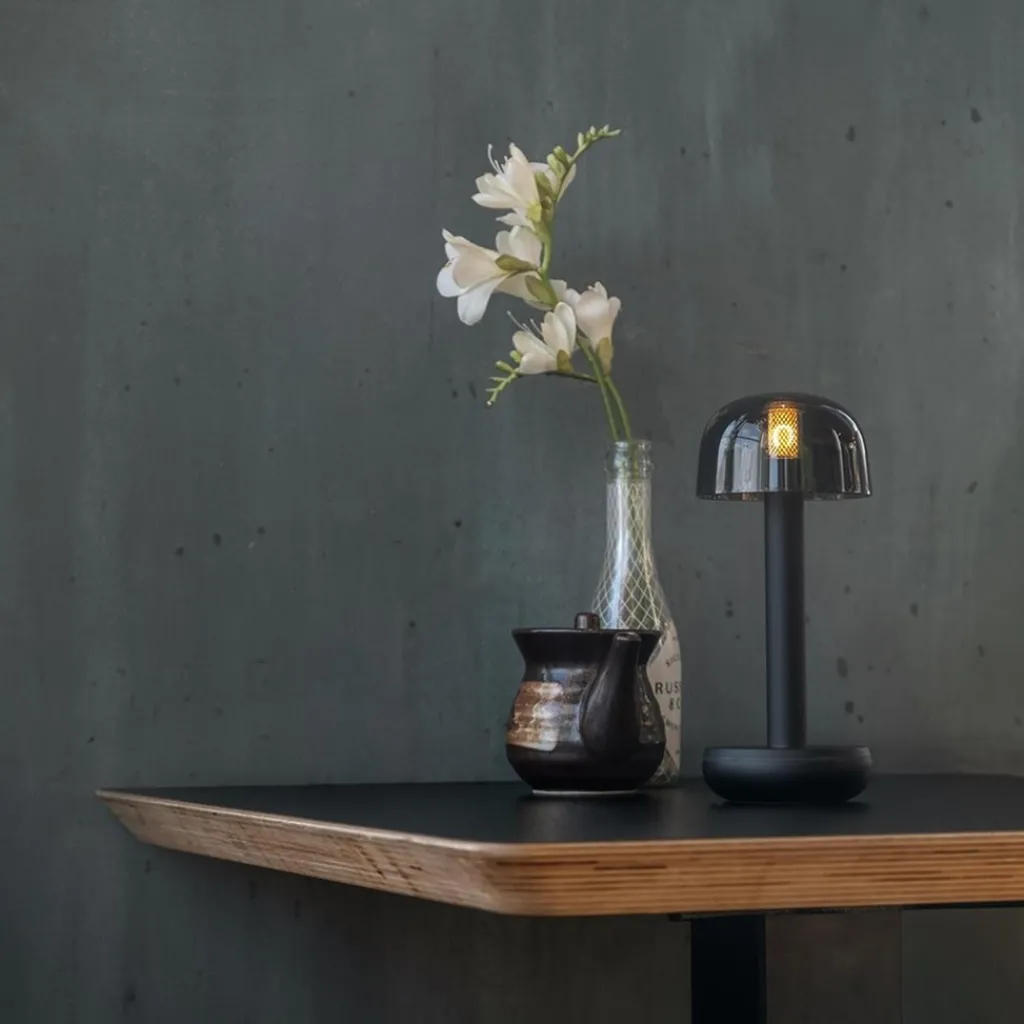 Straluma Kleine LED tafellamp oplaadbaar mat zwart met smoke glas> Tafellampen|LED Tafellampen