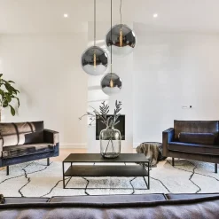 Straluma Luxe Light and Living hanglamp Medina brons met smoke glas></noscript> Light and Living|Woonkamerlampen