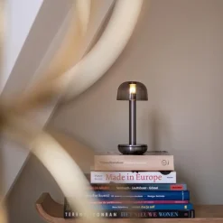 Straluma Luxe tafellamp op batterij dimbaar titanium/smoke><noscript><img width=