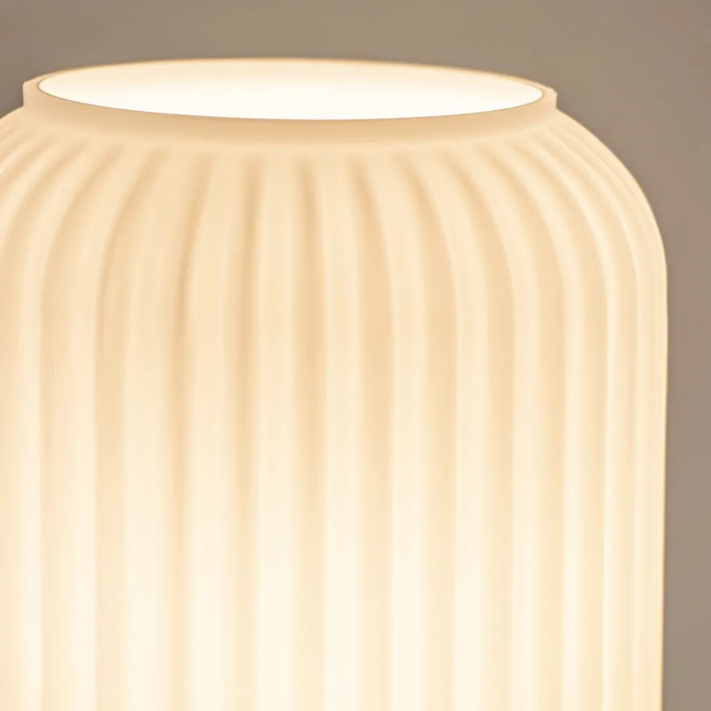 Straluma Mat witte tafellamp met zwarte voet> Woonkamerlampen|Slaapkamerlampen