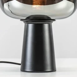 Straluma Mat zwarte tafellamp Mayson met smoke glazen kap></noscript> Tafellampen|Light and Living