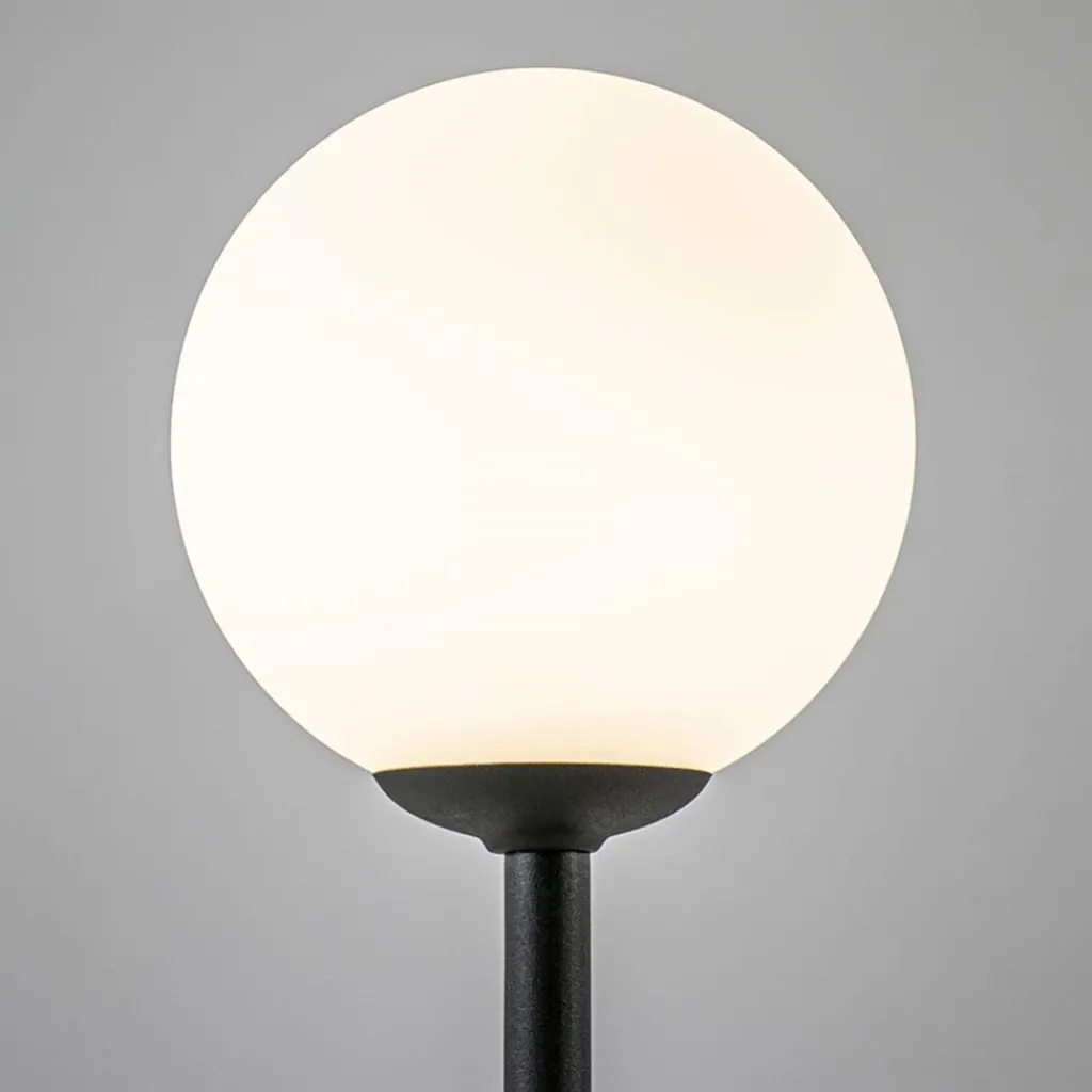 Straluma Mat zwarte tafellamp met witte glazen bol> Tafellampen|Industriële Verlichting