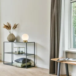 Straluma Strak klassieke tafellamp witte glazen bol met goud></noscript> Tafellampen|Klassieke Verlichting