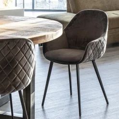 Straluma Trendy armstoel velvet grey met zwart metalen poot></noscript> Eetkamerstoelen