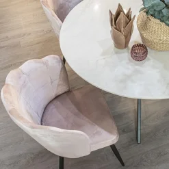 Straluma Velvet roze eetkamerstoel met zwart metalen pootjes></noscript> Eetkamerstoelen