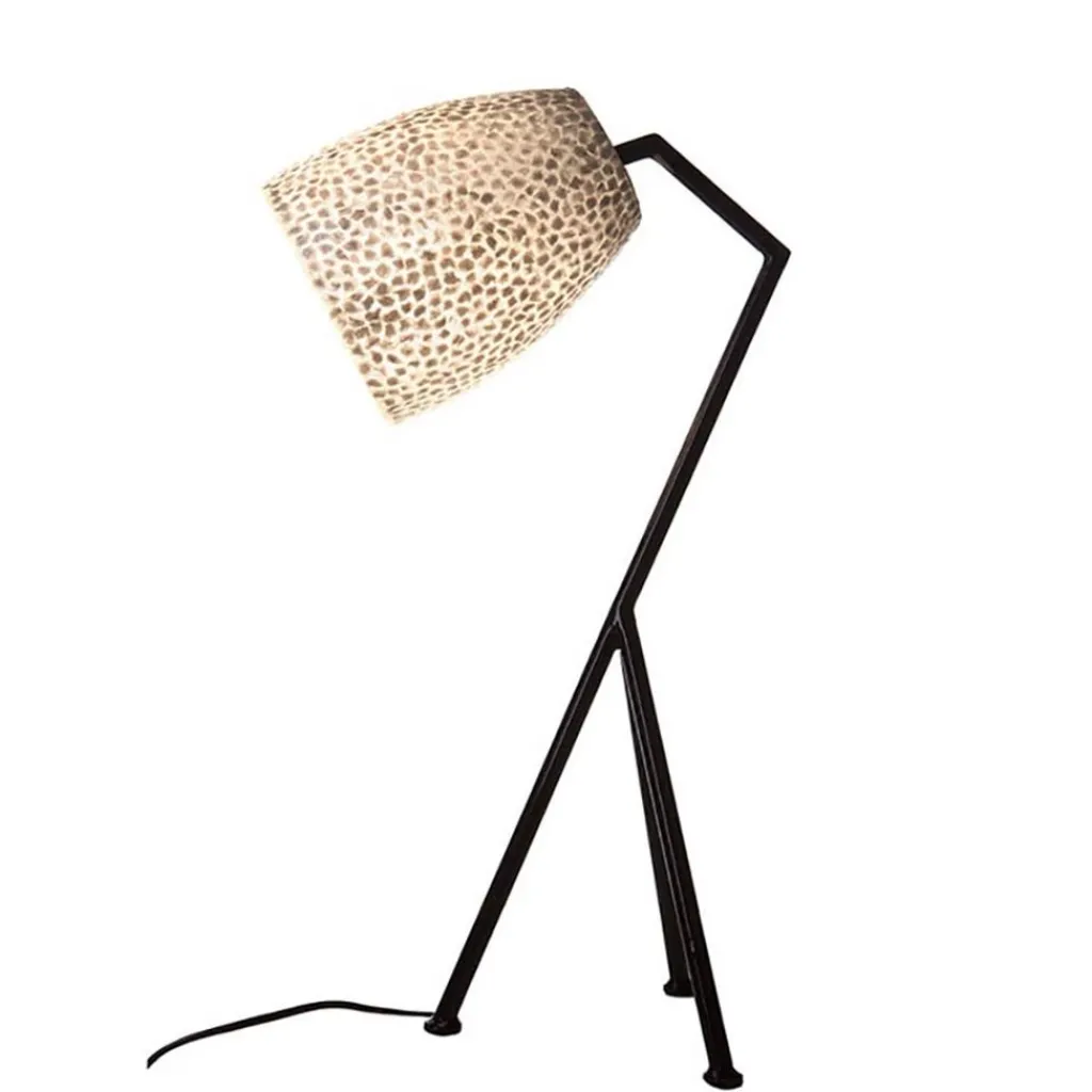 Straluma Zwarte driepoot tafellamp met witte schelpenkap> Tafellampen|Schelpenlampen