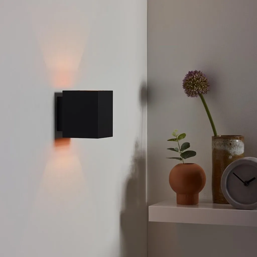 Straluma Zwarte-gouden wandlamp Xera vierkant> Bedlampjes|Woonkamerlampen